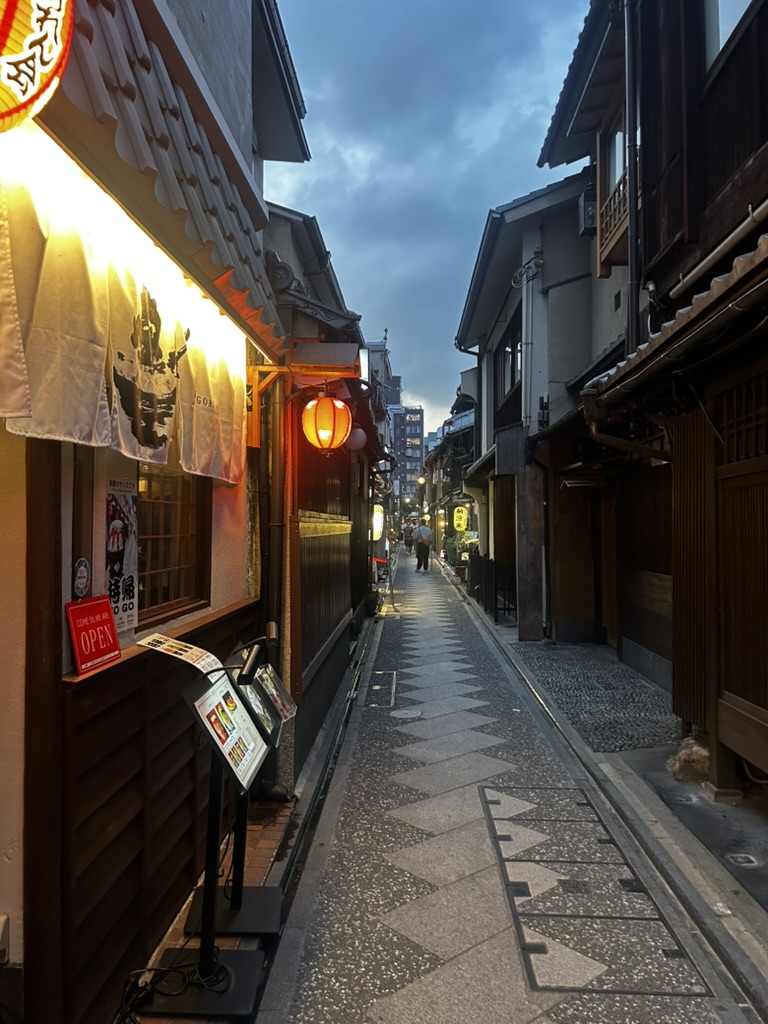 京都窄而有序的街巷